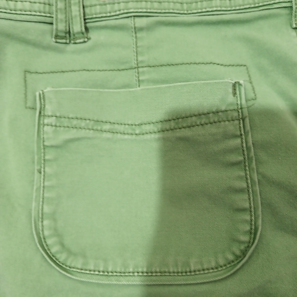 Mossimo supply co. Size 13 mid rise long green shorts/ capris/ bermuda - Picture 11 of 14